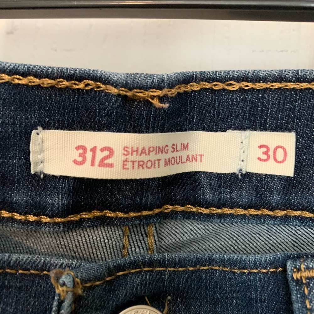 Levi’s 312 Shaping Slim Jeans